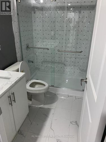 8 Lyle Way, Brampton, ON - Indoor Photo Showing Bathroom