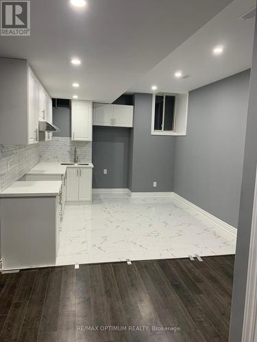8 Lyle Way, Brampton, ON - Indoor
