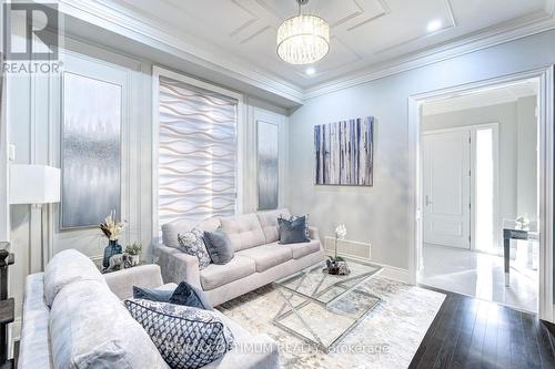 8 Lyle Way, Brampton, ON - Indoor Photo Showing Living Room