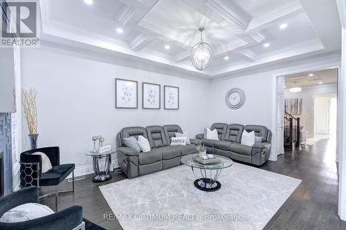 8 Lyle Way, Brampton, ON - Indoor Photo Showing Living Room