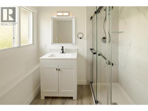 1284 Mcbride Road, Kelowna, BC - Indoor Photo Showing Bathroom