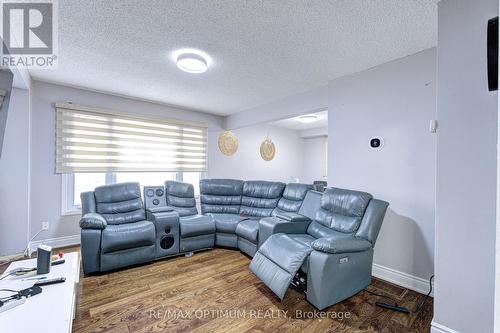5 Roehampton Crescent, Brampton, ON - Indoor Photo Showing Living Room