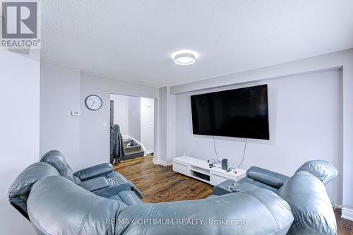 5 Roehampton Crescent, Brampton, ON - Indoor Photo Showing Living Room