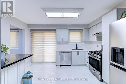 5 Roehampton Crescent, Brampton, ON - Indoor Photo Showing Kitchen