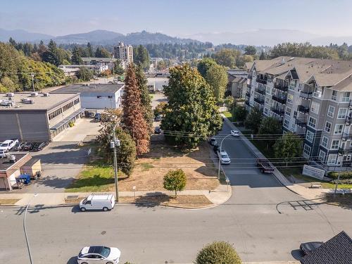 2612 E Bourquin Crescent, Abbotsford, BC 