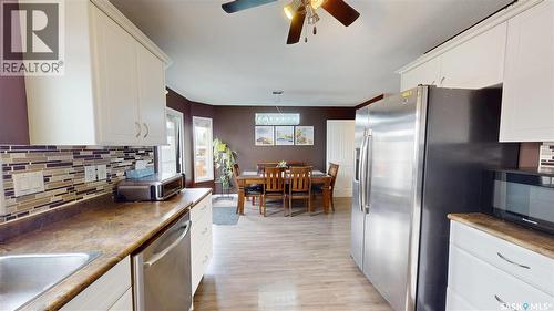 2933 Mcclocklin Road, Saskatoon, SK - Indoor Photo Showing Kitchen