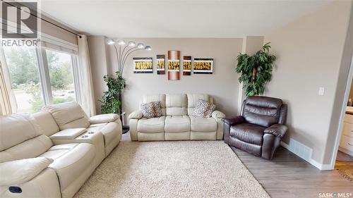 2933 Mcclocklin Road, Saskatoon, SK - Indoor Photo Showing Living Room