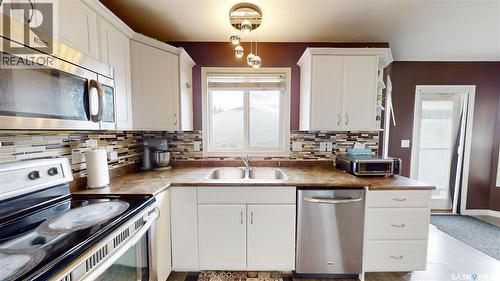 2933 Mcclocklin Road, Saskatoon, SK - Indoor Photo Showing Kitchen With Double Sink