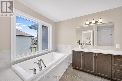 256 Dolce Crescent, Ottawa, ON - Indoor Photo Showing Bathroom
