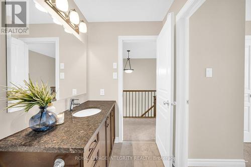 256 Dolce Crescent, Ottawa, ON - Indoor Photo Showing Bathroom