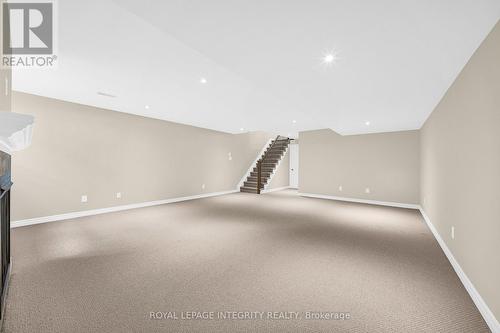 256 Dolce Crescent, Ottawa, ON - Indoor Photo Showing Other Room
