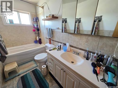 1328 Herbert Avenue, Herbert, SK - Indoor Photo Showing Bathroom