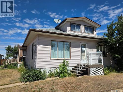 1328 Herbert Avenue, Herbert, SK - Outdoor