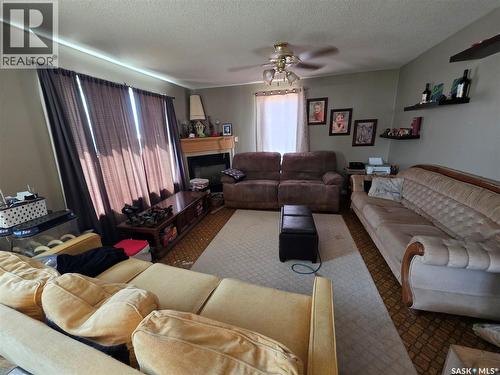 1328 Herbert Avenue, Herbert, SK - Indoor Photo Showing Living Room