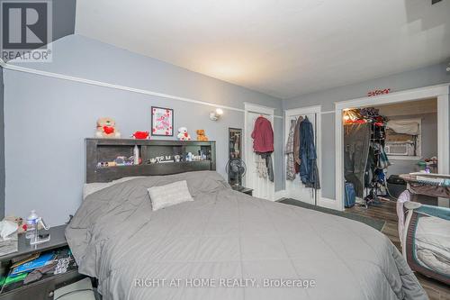 372 Beach Road, Hamilton, ON - Indoor Photo Showing Bedroom