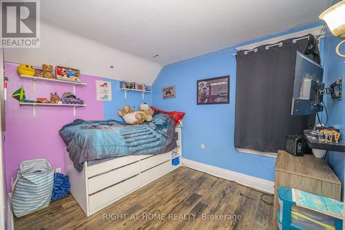 372 Beach Road, Hamilton, ON - Indoor Photo Showing Bedroom