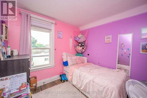 372 Beach Road, Hamilton, ON - Indoor Photo Showing Bedroom