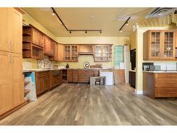 15585 24 AVENUE Surrey, BC V4A 9Z1