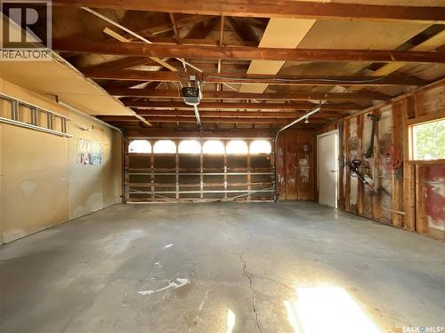 155 Wells Street, Regina, SK - Indoor Photo Showing Garage