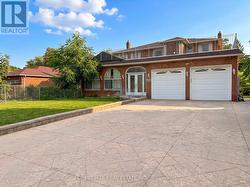 211 CARRVILLE ROAD Richmond Hill, ON L4C 6E4