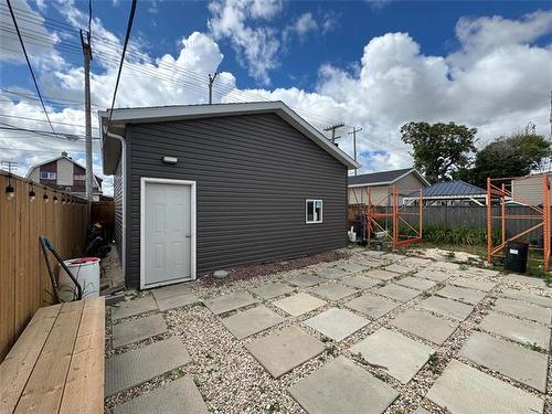 1182 Pritchard Ave, Winnipeg, MB - Outdoor