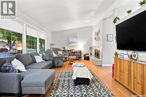 13 Anderson Avenue, Regina, SK - Indoor Photo Showing Living Room