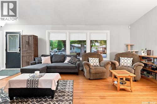 13 Anderson Avenue, Regina, SK - Indoor Photo Showing Living Room