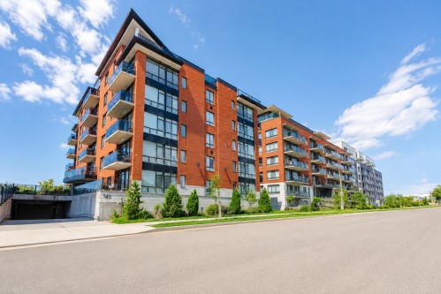 401-145 Ch. Bates  Mont-Royal, QC H3S 1A1