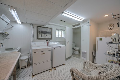 Salle de lavage - 145 Ch. De La Gare, Piedmont, QC - Indoor Photo Showing Laundry Room