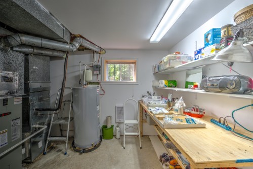 Atelier - 145 Ch. De La Gare, Piedmont, QC - Indoor