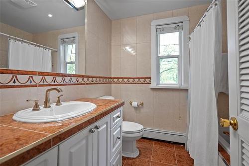 122 Ash St, Winnipeg, MB - Indoor Photo Showing Bathroom