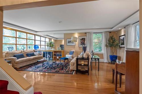 122 Ash St, Winnipeg, MB - Indoor Photo Showing Living Room