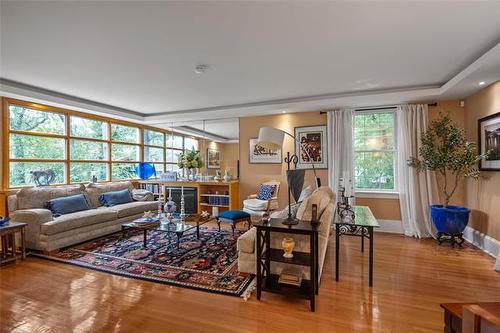 122 Ash St, Winnipeg, MB - Indoor Photo Showing Living Room