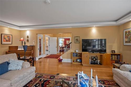 122 Ash St, Winnipeg, MB - Indoor Photo Showing Living Room