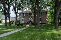 122 Ash ST  Winnipeg, MB R3N 0P5