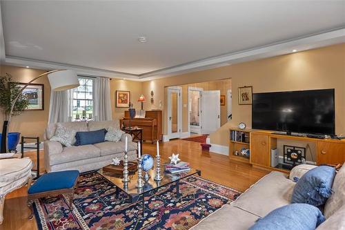 122 Ash St, Winnipeg, MB - Indoor Photo Showing Living Room