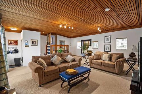 122 Ash St, Winnipeg, MB - Indoor Photo Showing Living Room