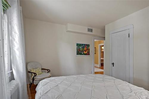 122 Ash St, Winnipeg, MB - Indoor Photo Showing Bedroom
