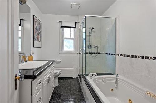 122 Ash St, Winnipeg, MB - Indoor Photo Showing Bathroom