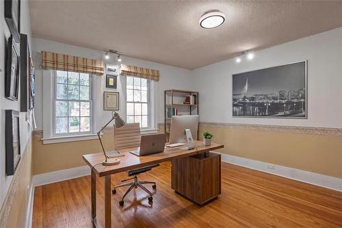 122 Ash St, Winnipeg, MB - Indoor Photo Showing Office