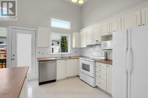5 Maple Park Private, Ottawa, ON - Indoor Photo Showing Kitchen With Double Sink