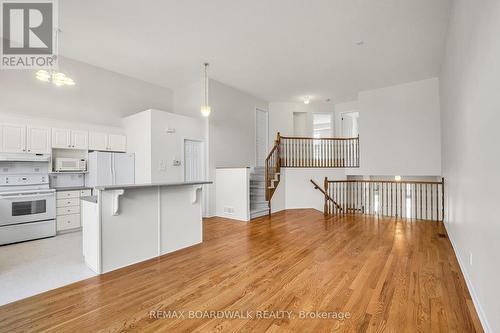 5 Maple Park Private, Ottawa, ON - Indoor Photo Showing Kitchen