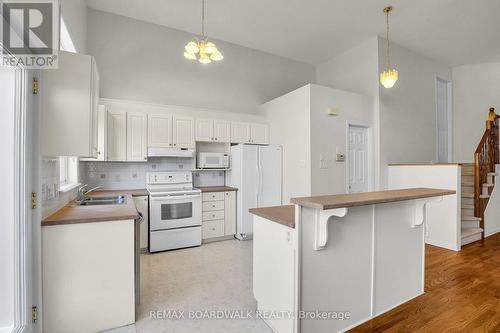5 Maple Park Private, Ottawa, ON - Indoor Photo Showing Kitchen With Double Sink