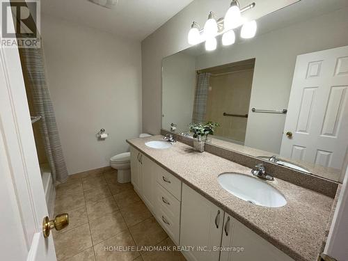 bathroom upper - 1245 Shamir Crescent, Mississauga, ON - Indoor Photo Showing Bathroom