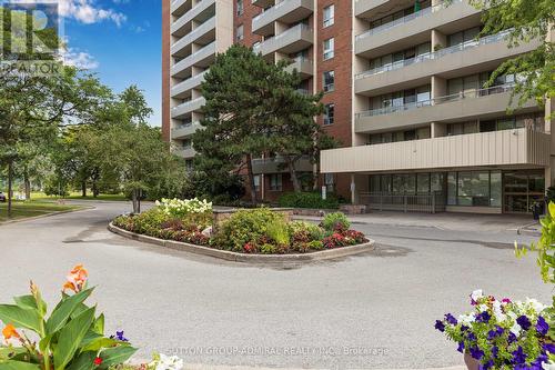 513 - 1 Four Winds Drive, Toronto, ON - Outdoor