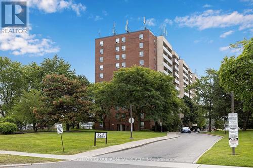 513 - 1 Four Winds Drive, Toronto, ON - Outdoor