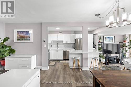 513 - 1 Four Winds Drive, Toronto, ON - Indoor Photo Showing Kitchen
