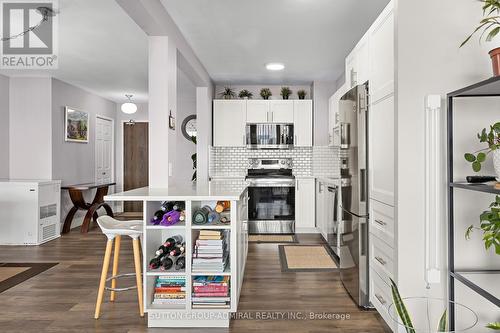 513 - 1 Four Winds Drive, Toronto, ON - Indoor Photo Showing Kitchen