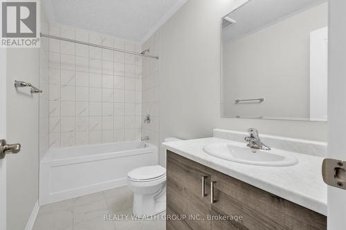 69 - 25 Isherwood Avenue N, Cambridge, ON - Indoor Photo Showing Bathroom