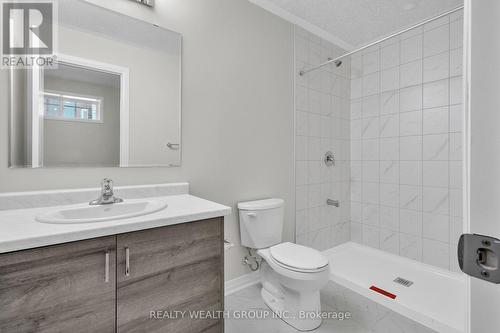 69 - 25 Isherwood Avenue N, Cambridge, ON - Indoor Photo Showing Bathroom